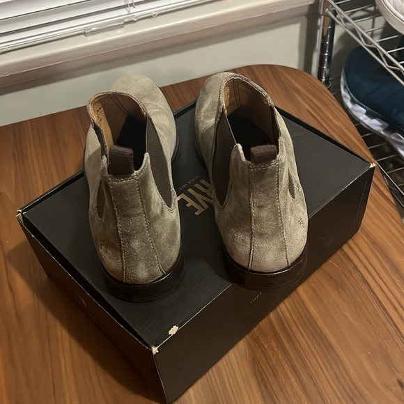 Grey Suede Frye Men Chelsea Boots. Size 9.5. With Box - Picture 3 of 12